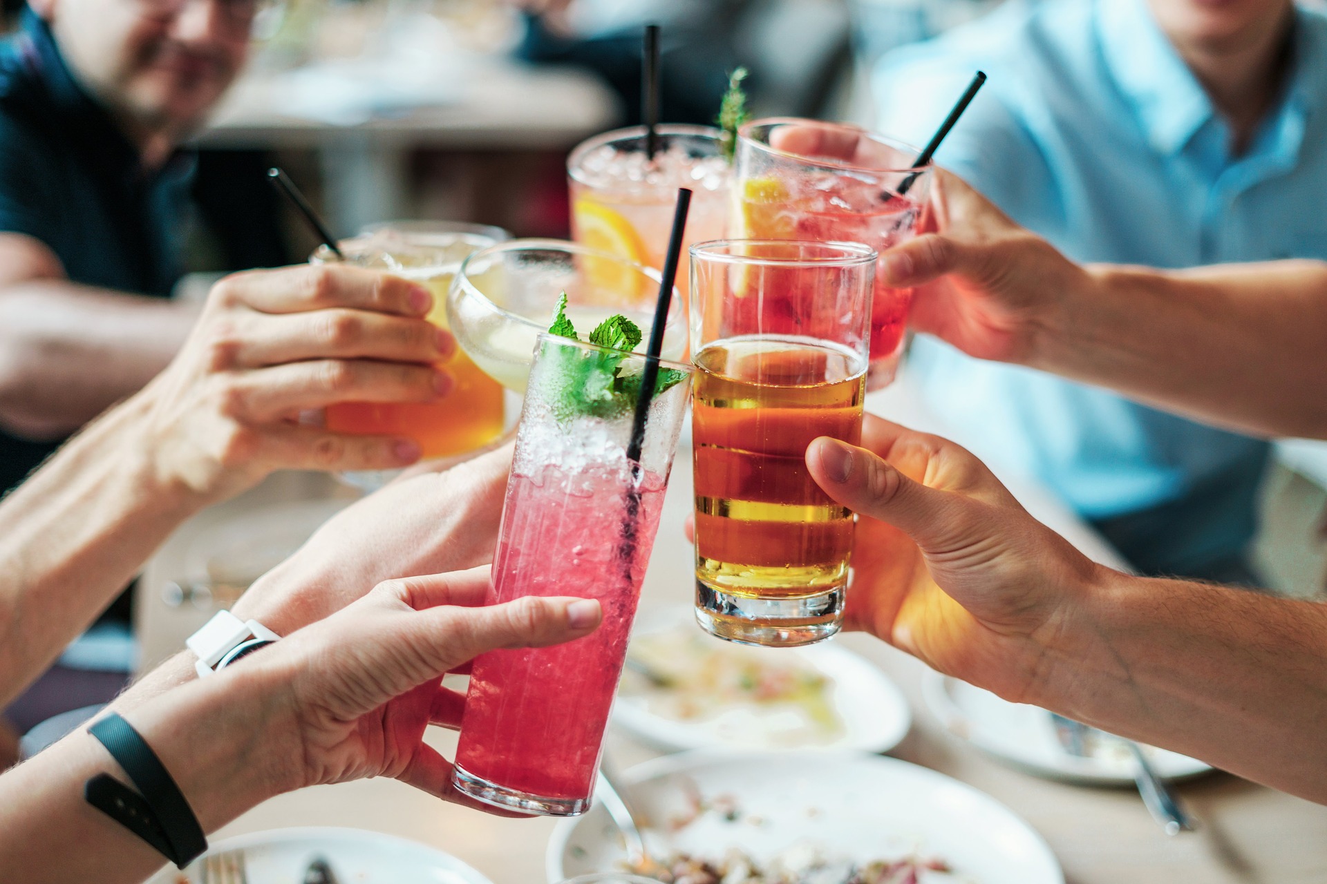 Alkoholfreier Cocktail aus Rosa Grapefruit und Limetten